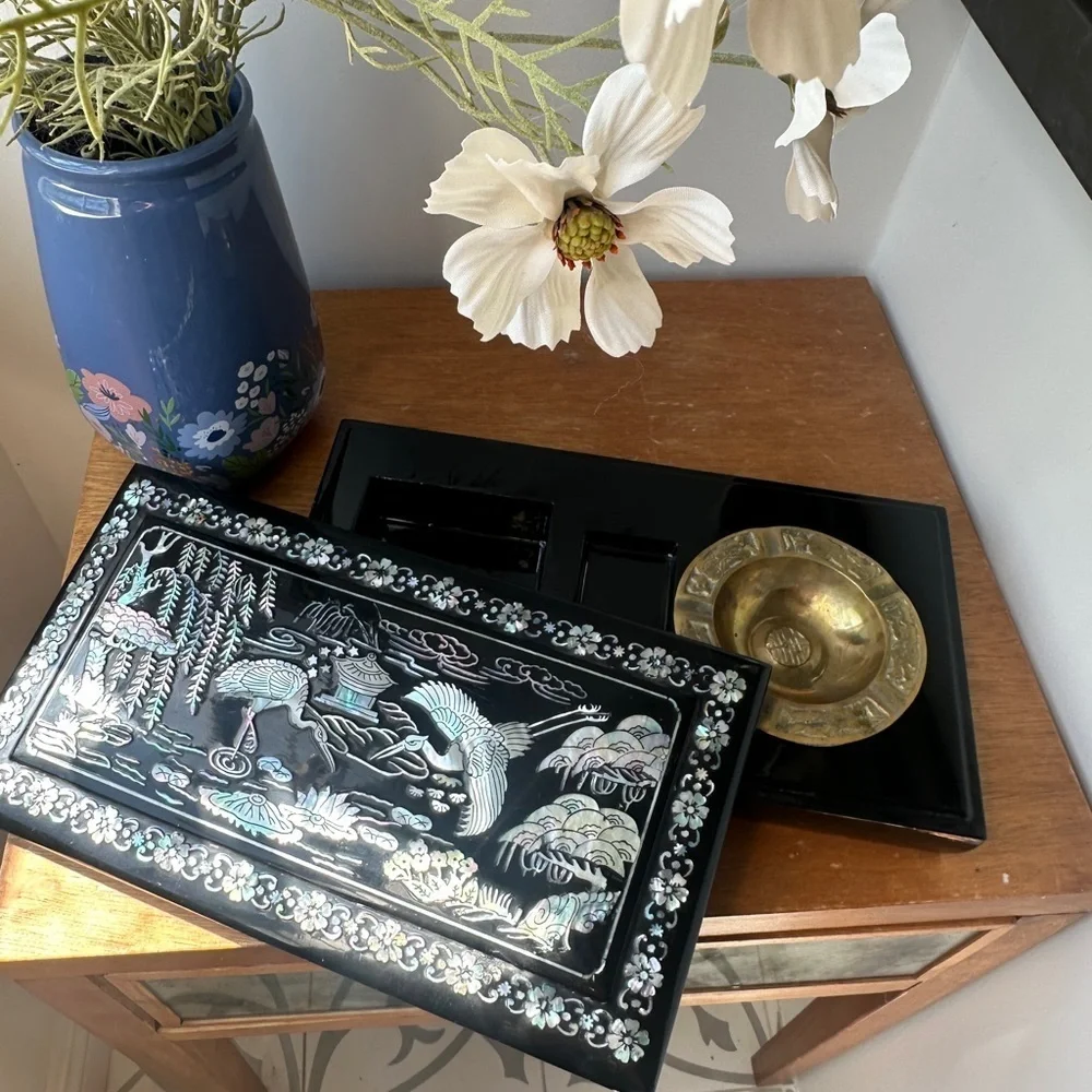 Rare Vintage 1982 Black Lacquered Smoking Box with Morher of pearl Inlay Design